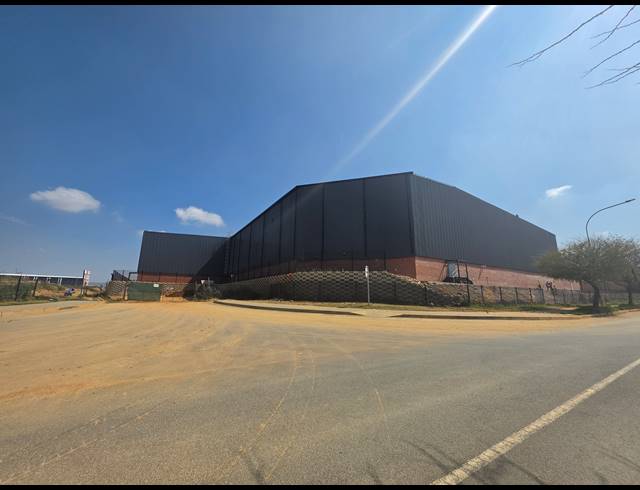 2,199M² WAREHOUSE TO LET IN GOSFORTH PARK